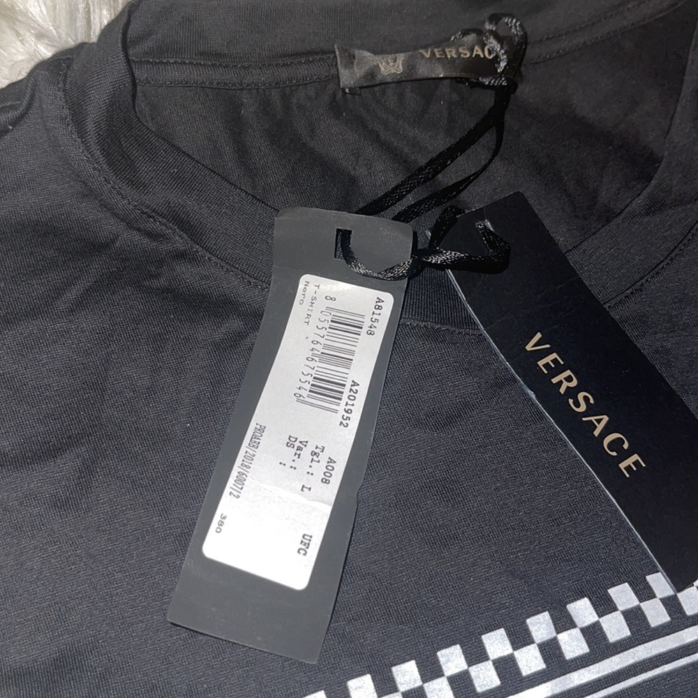 Versace T-shirt - Picture 6 of 9